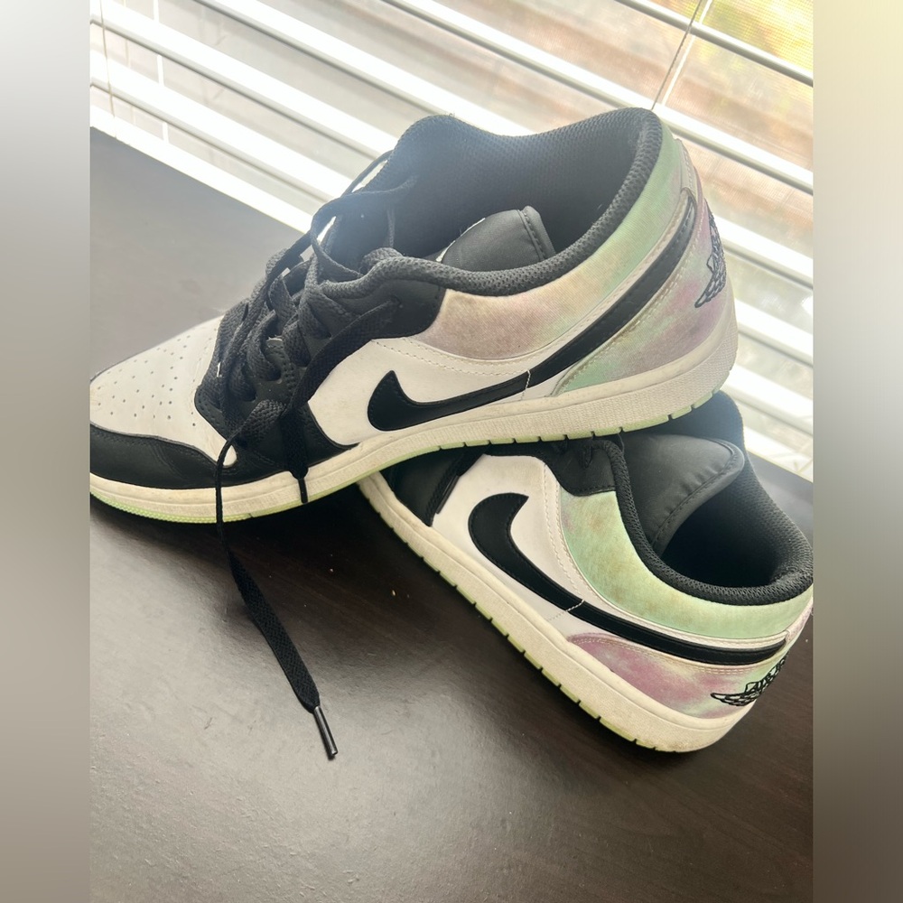 Nike Black and White Athletic Shoes